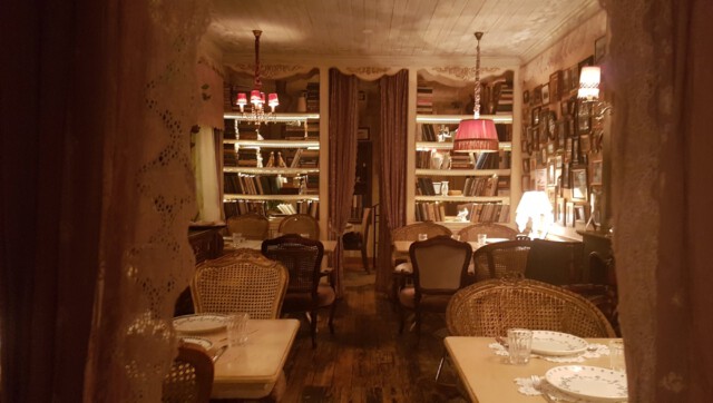 Feines Restaurant mit traditioneller russischer Küche